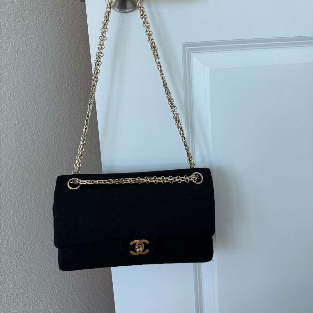 VINTAGE Chanel Black Shoulder Bag with Gold Chain